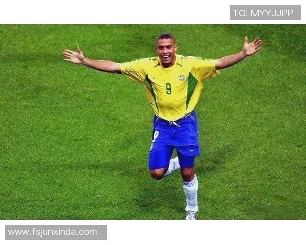 长头发男足球明星的风采与魅力解析及其在足球界的影响力探讨